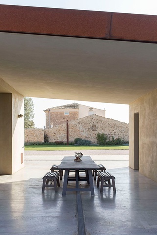 editorial,

OCCHIPINTI 
natural wine,

the-WEEKENDER Magazine,

2018