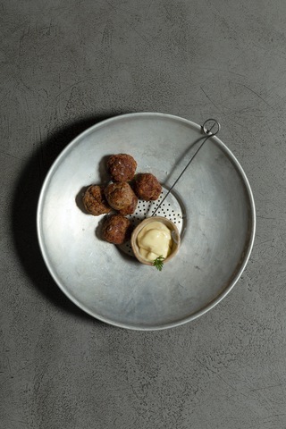 commercial,

8 E MEZZO
catering,

2020